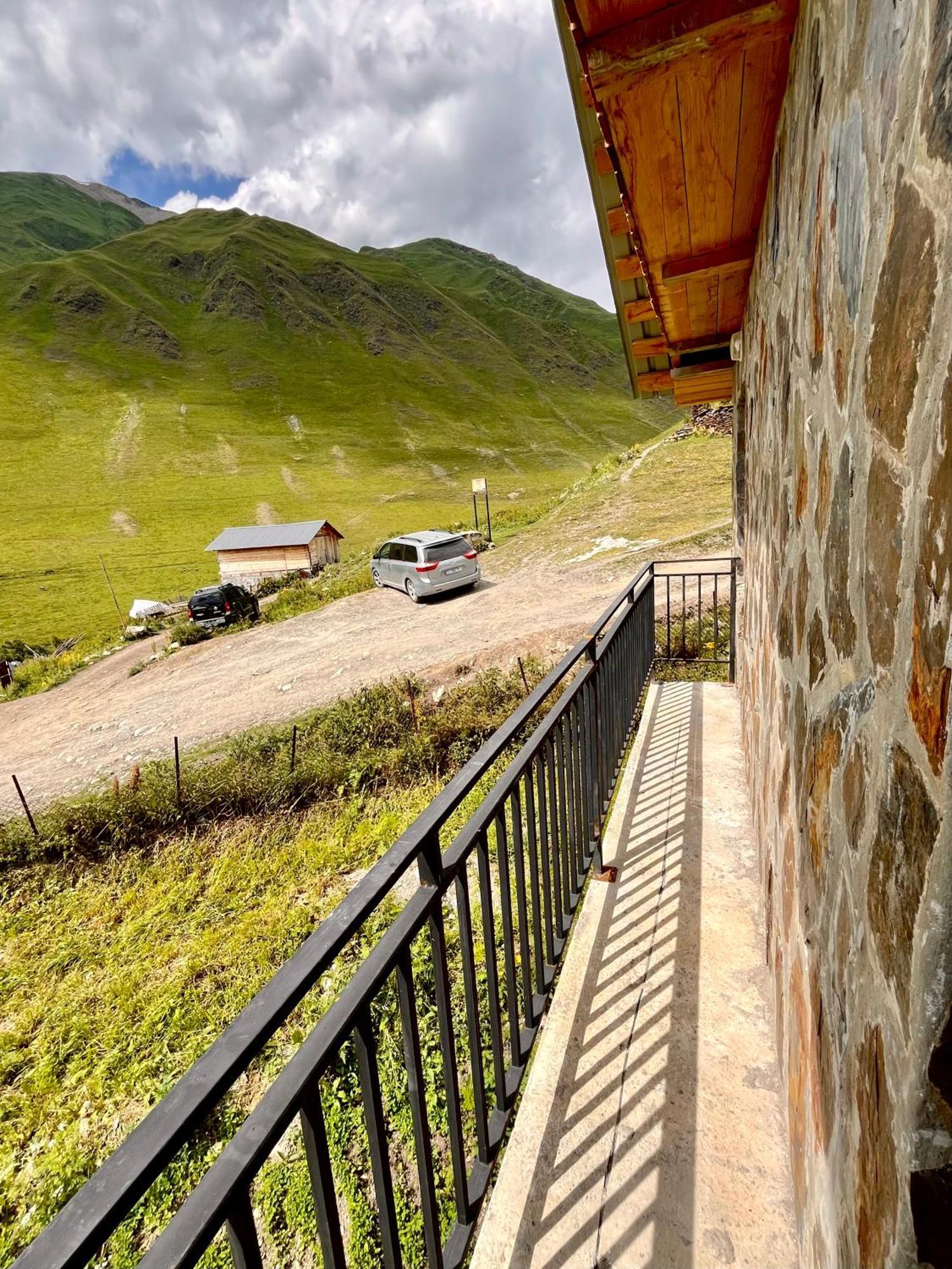 Отель Gamarjoba Guest And Art House Ушгули Экстерьер фото