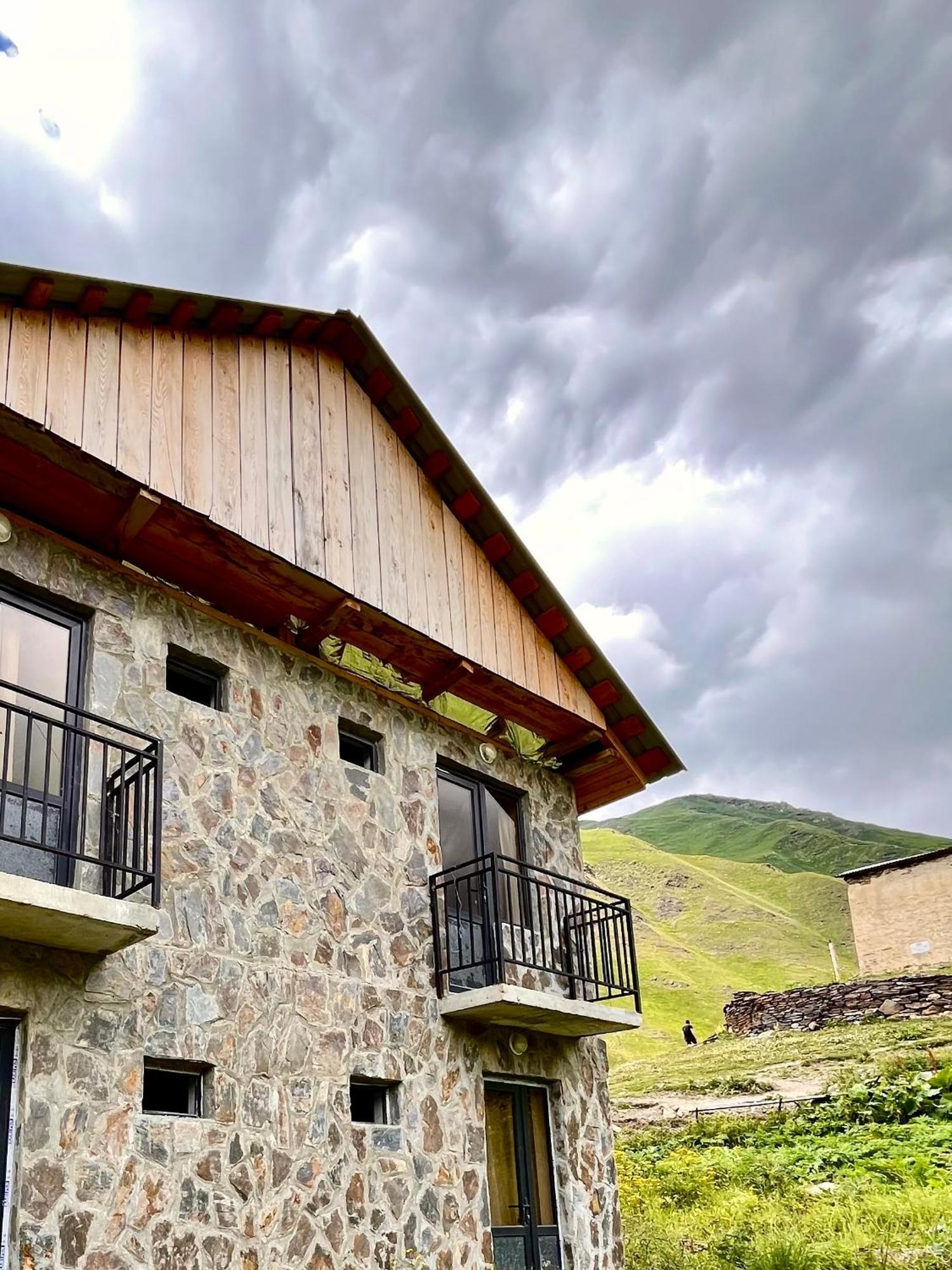 Отель Gamarjoba Guest And Art House Ушгули Экстерьер фото
